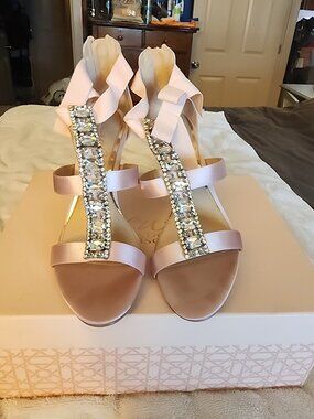 Size 6 1/2 Jewel Badgley Mischka womens shoes